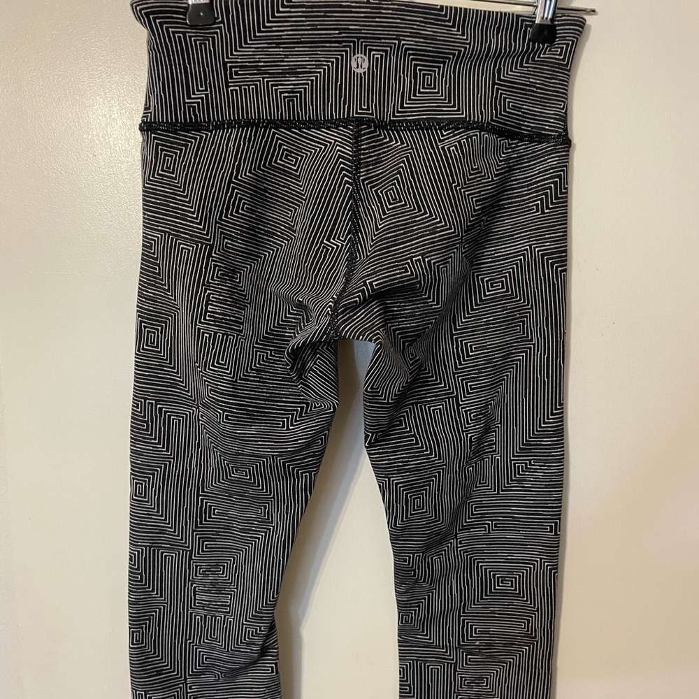 Black and White Leggings with Textured Fit